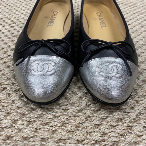 SOLD Authentic Chanel black and silver ballet flats - Picture 3 of 12